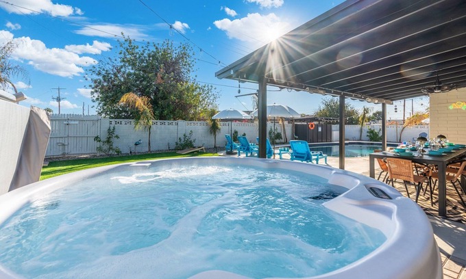 Village Grove Casa | New! Luxe 2Bdrm Speakeasy-Themed Home, Private Pool, HT, Games, 5 Min. Old Town!