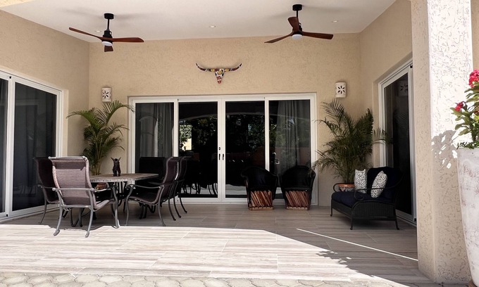 Los Barriles Casa | New, 2 king bed casita, Town Center, Private Gardens, 2 minutes to Beach