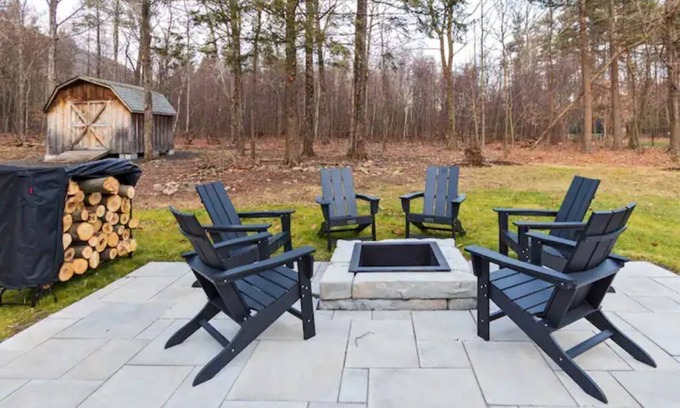 West Saugerties Casa | New! 2 Units in 1 House! 6BR/2.5BA + Hot Tub & Fire Pit