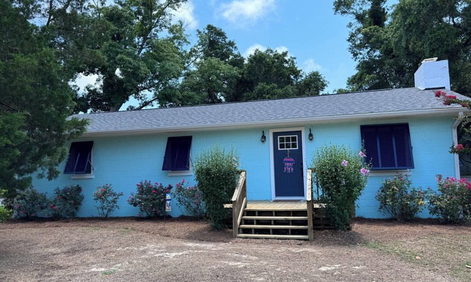 Cape Carteret Casa | NEW 2024 in ground pool!! House near Emerald Isle