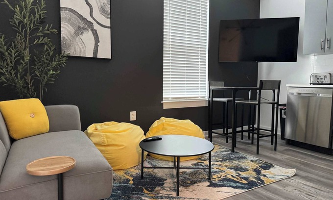Old Fourth Ward Condominio | New 2B2B with Balcony Downtown