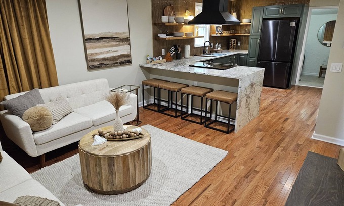 Taylor Casa | New! 2BD-Home with FAST Wi-Fi & FREE Parking!