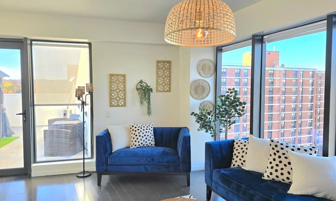 Ampere Apartamento | *NEW* 2bdr/2ba - Chic Modern Retreat w/ Hot Tub