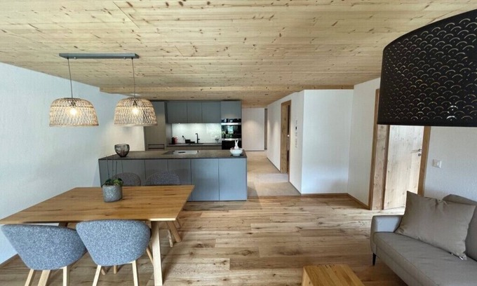 Brienz Apartamento | New 3.5 room apartment with chalet interior, terrace and views of the mountains!