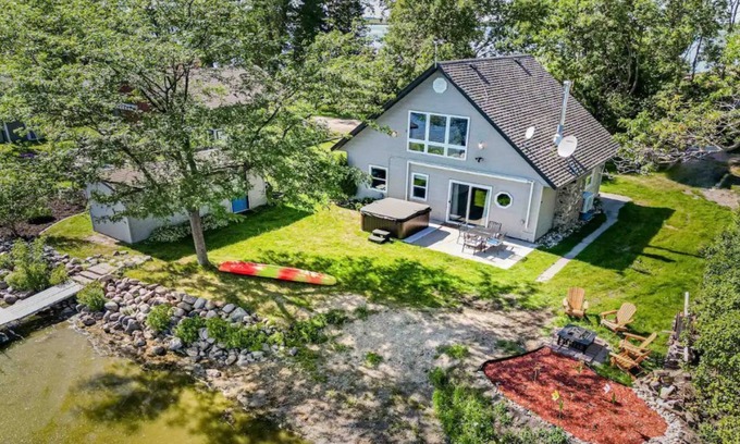 Ashby Cabina | NEW: 3 Bedroom Lake Cabin With Hot Tub