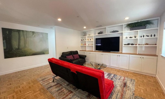 Saranap Casa | New 3-BR guesthouse with free parking on prem