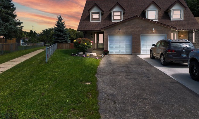 Grand River South Casa | *NEW* 3 BR with big Backyard & dedicated workspace