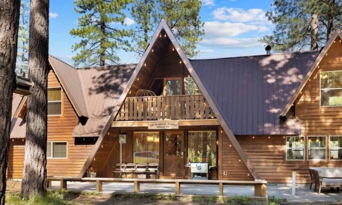 Cle Elum Casa | NEW "3 Peaks" Triple A Frame, Game room, Hot tub