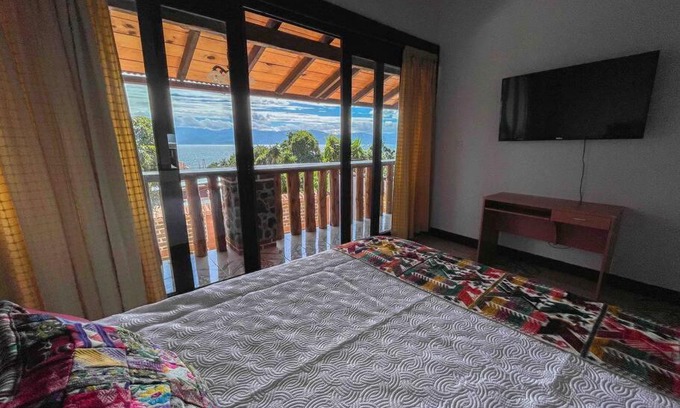 San Pedro La Laguna Casa | NEW ✮ 3 Spacious Bedrooms w/Lake View and Garden