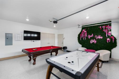 Santa Clara Casa | NEW 3bd, 2.5 bath w Game room lounge, Hot tub, pool, fire pit, and more