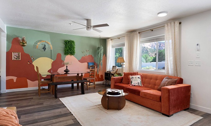 Hildale Apartamento | New 3BR/2BA: Private Hot Tub + Shared Pool, Sauna & Outdoor PingPong 1Hr to Zion