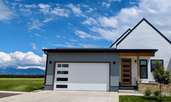 Four Corners Condominio | New 3BR condo in Bozeman w/ mtn views and trails