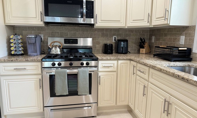 Newark Casa | NEW! 3BR Modern & Comfy Newark Unit