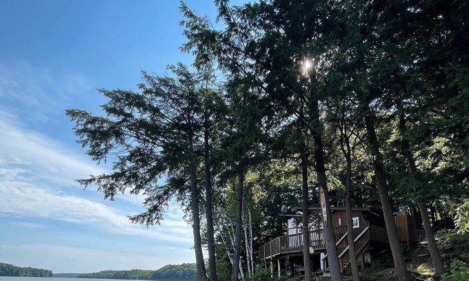 Windermere Cabaña | **NEW** 4 Bed 1 Bath - Lake Front Cottage in Muskoka