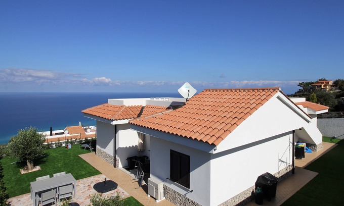 Marina di Zambrone Villa | Nueva villa de 4 dormitorios en Zambrone - Espectaculares vistas panorámicas al mar de 180 grados.