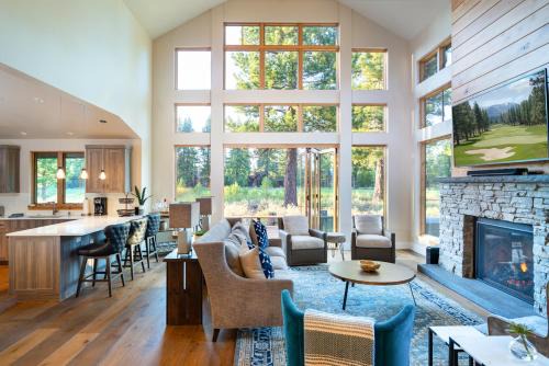 Truckee Casa | NEW 4BD Residence in the Signature Home Collection at Old Grenwood!