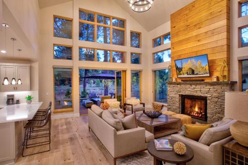 Truckee Casa | NEW 4BD Residence in the Signature Home Collection at Old Greenwood!