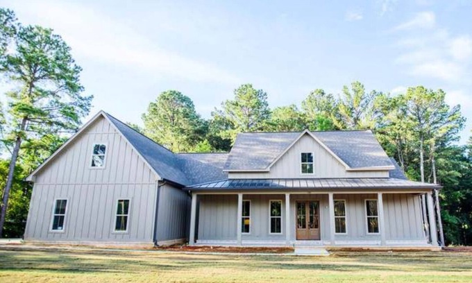 Oxford Casa | New 4bed, 4.5 bath, Custom Farmhouse in Oxford, MS. 12 Minutes from town square.