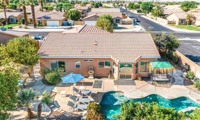 Indio Casa | NEW - 4BR Oasis- Pool-Spa -BBQ-Games S2