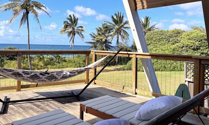 Anahola Casa | NEW 4BR Oceanfront Home with Hot Tub & Theatre