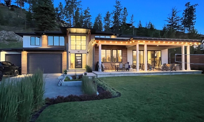 Southwest Mission Casa | 🏖️☀️NEW! 5 mins to Beaches,Trails,& Wineries. Modern House w/ a huge Hot Tub Spa!