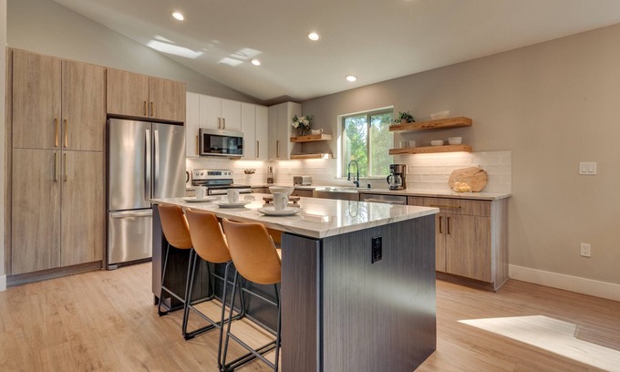 Y Area Casa | NEW! AC, Hot Tub, Grill, Newly Built, Open Floor Plan, Wifi, 2 of 6 – Emerald Bay Luxury
