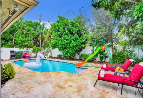 Deerfield Beach Villa | NEW Adorable Villa 7 min to Beach Trampoline