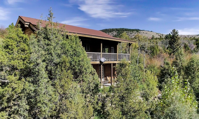 Virginia City Casa | NEW AIR COND. CREEK-SIDE CABIN ON WOODED LOT IN HISTORIC VIRGINIA CITY, MONTANA