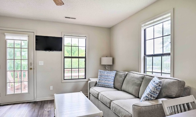 Winchester Cabina | Airy Winchester Cabin: 1 Mi to State Park!