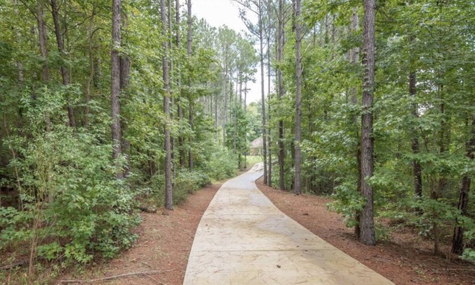 Northport Casa | NEW All Seasons U of Alabama Lakefront Tuscaloosa | Host Featured on HGTV