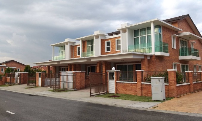 Kajang Casa | New and Classic Homestay 2 Storey House