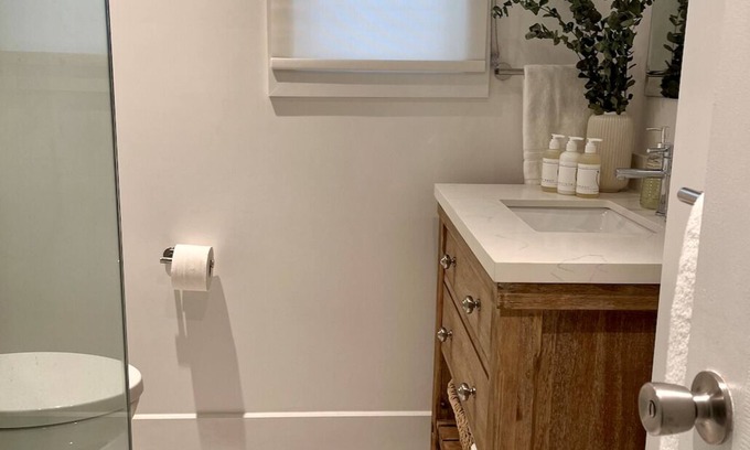 Meaford Chalet De Esquí | New and Cozy Cottage Steps to Georgian Bay. Pet & Family Friendly!