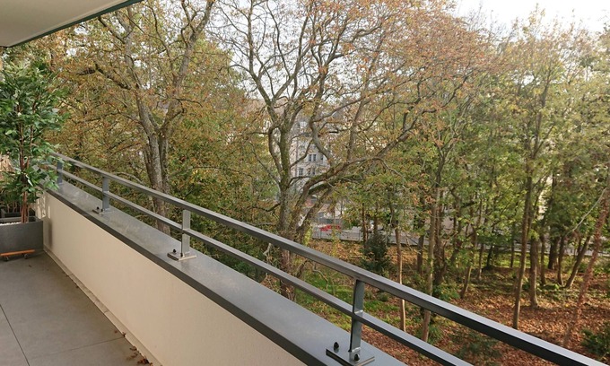 Clamart Apartamento | New apartment in lush greenery, near tram