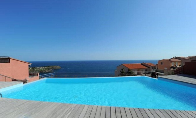 Cerbere Apartamento | Apartamento nuevo con espléndidas vistas al mar y piscina.