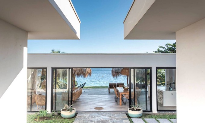 Saint-Pierre Villa | Villa Baya - Pies de villa de arquitecto en el agua