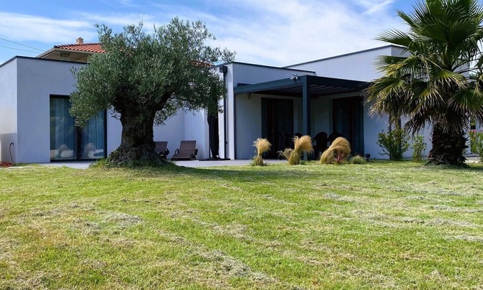 Vaux-sur-Mer Villa | nueva villa de arquitecto con gran terraza y patio a 800 m del mar