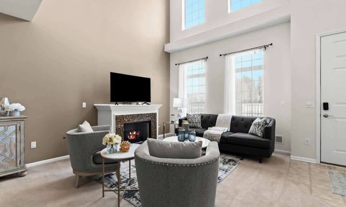 Auburn Hills Casa | *NEW* Auburn Hills DT Condo