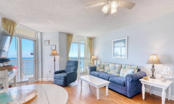 Crescent Beach Condominio | NEW Baywatch Renovated w/Direct Oceanfront Views!