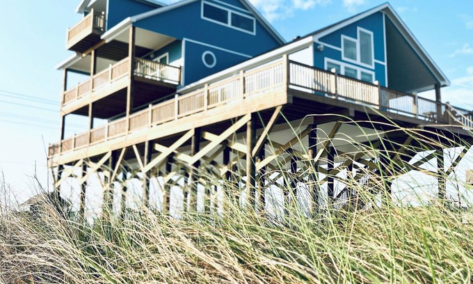 Gilchrist Casa | NEW Beach Front Home Away From Crowds- Seaside Sanctuary!
