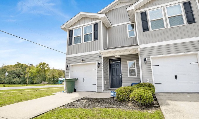 Bellview Casa | "NEW Beach Home" Mins to Hospital & PNS Airport! 20 min to Hiking/Parks.