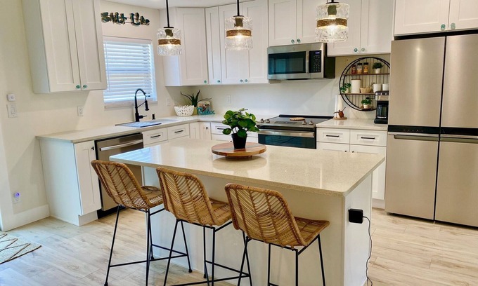 Dunedin Casa | NEW - Beachy Vibes & Golf Cart Rides in the Heart of Dunedin!