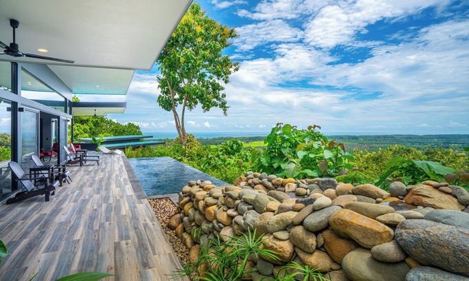 Savegre Casa | NEW-BEAUTIFUL-3 bedroom-sleep 8-Ocean views-Gated-Great private pool