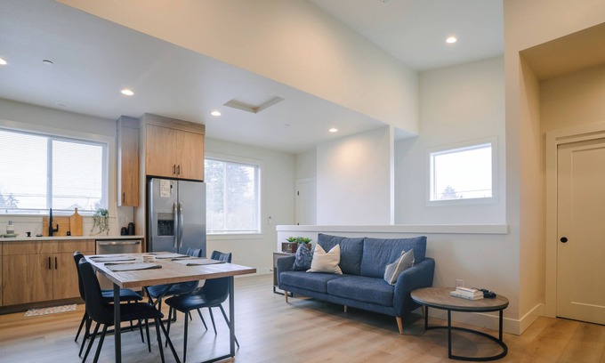 Lincoln Condominio | NEW Beautiful & Cozy Condo In Heart of Vancouver. Minutes away from Waterfront