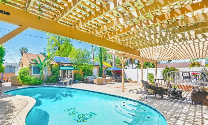 Northridge Casa | New Beautiful Modern 3 bedroom /Heated Pool with Full Amenities