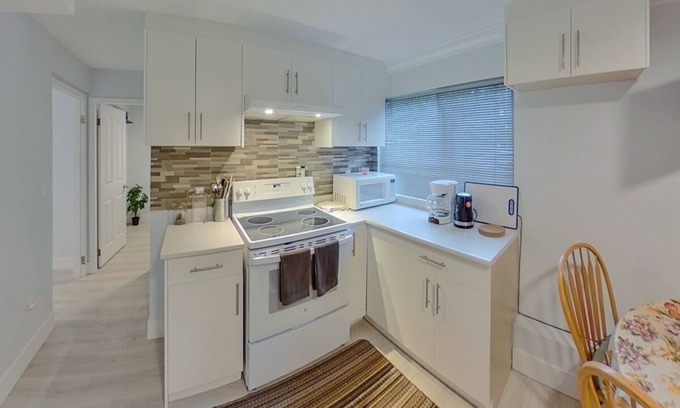 Guildford Casa | New, beautiful & peaceful 2 bed residential suite.
