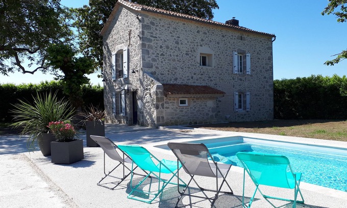 Nerac Casa | NUEVO: Hermosa casa de piedra con chimenea y piscina.