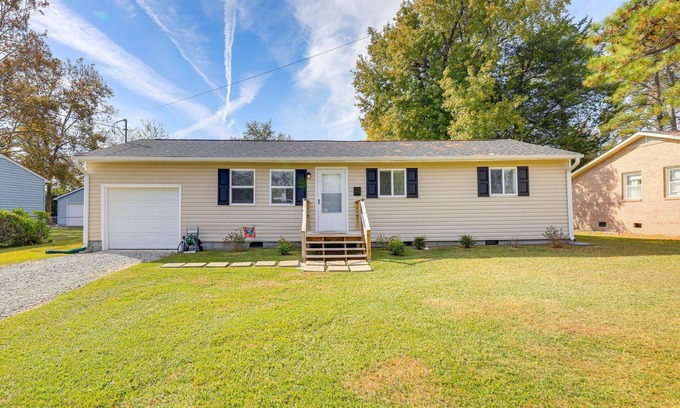 New Bern Casa | New Bern Abode w/ Yard ~ 2 Mi to Neuse River