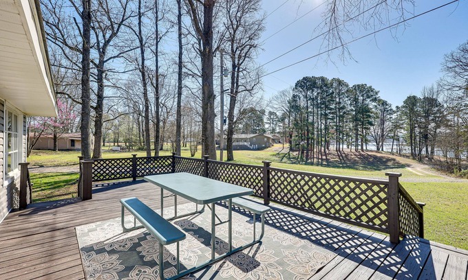 New Blaine Casa | New Blaine Getaway - Walk to Lake Dardanelle!