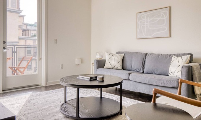 City West Apartamento | New Bldg 1BR Downtown, w/ Pool + Gym, near Staples Center by Blueground