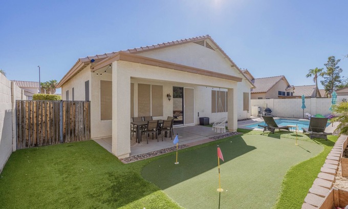 Estrella Vista Casa | New Boho Chic 4 Bed/2 Bath Vacation Home